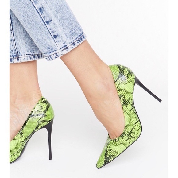 Nasty Gal Green Faux Leather Court Heels Sz 7, NIB - Picture 1 of 4